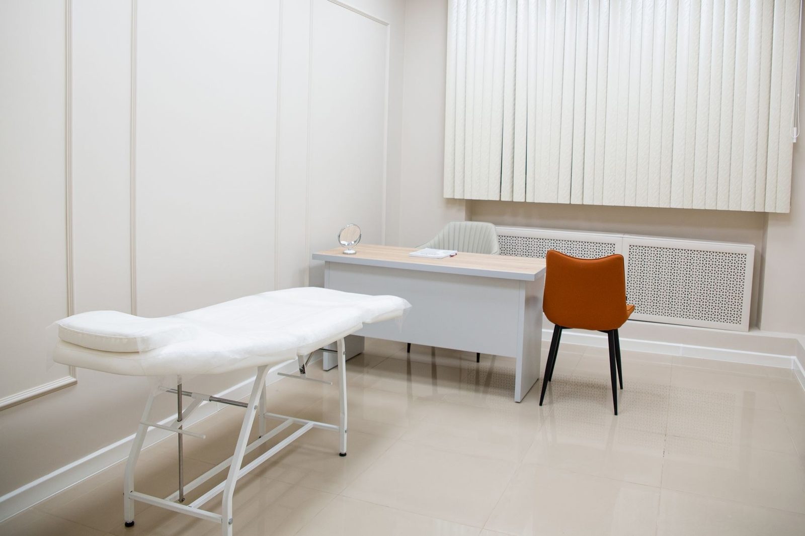 Inside Gleamy Acupuncture Centre