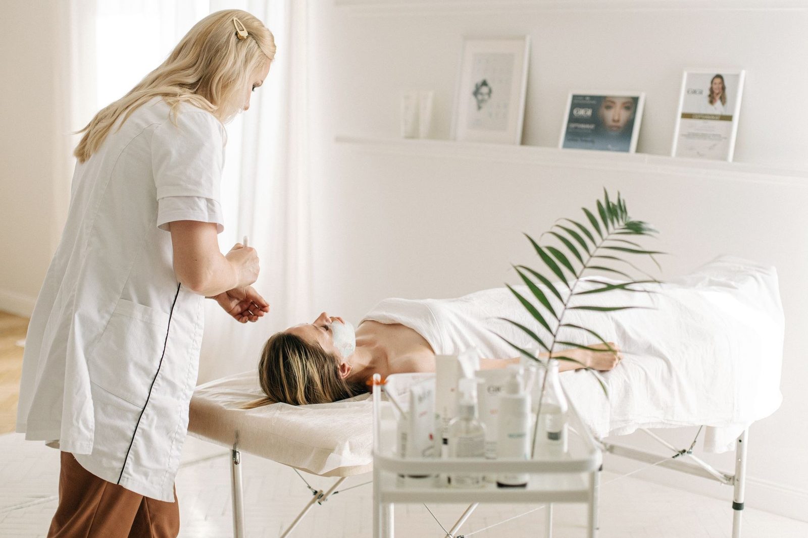 Inside a Acupuncture session